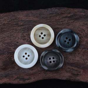<span class=keywords><strong>Boutons</strong></span> ronds à 4 trous en noix <span class=keywords><strong>de</strong></span> corozo naturelle noire <span class=keywords><strong>pour</strong></span> pantalons et vestes, disponibles en plusieurs couleurs et tailles sur mesure - Product Image 5
