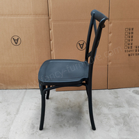 Chaise de salle à manger empilable en plastique PP à dossier croisé, chaise de bistrot moderne pour événements, idéale pour les restaurants et l'extérieur