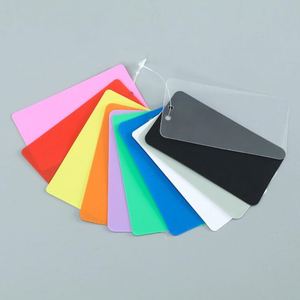 Étiquettes suspendues transparentes en PVC avec logo personnalisé et technologie spéciale pour vêtements, fabriquées en Chine - Product Image 1