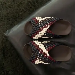 Taiyu sandal atas anyaman warna-warni elegan Fashion kualitas tinggi sandal datar musim panas grosir untuk wanita