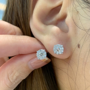 อาซูโอ 18K ทองคำขาวแท้ เพชรธรรมชาติแท้ ทรงบริลเลียนท์ ต่างหูแบบติดหู 4 กรงเล็บ ของขวัญสำหรับผู้หญิง งานแต่งงาน งานปาร์ตี้ ใช้ได้ทุกวัน - Product Image 6