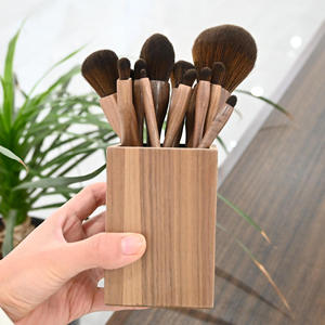Ensemble de 14 pinceaux de maquillage vegan de luxe, poils synthétiques sans cruauté, manche en bois de noyer, kit de pinceaux à marque privée - Product Image 1