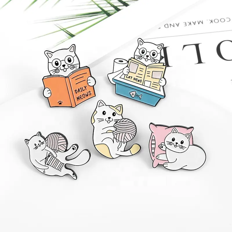 Travesseiro de tricô de gatinho, broche de leitura personalizado para gatinhos, bolsa de lapela, broche de esmalte diário