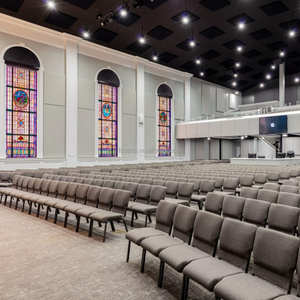 Silla de iglesia moderna de metal gris con tablero de <span class=keywords><strong>escritura</strong></span> y bolsillo trasero entrelazado, estilo coreano, para teatro, escuela y hotel - Product Image 3