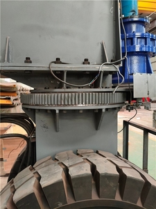 Grúa Móvil de Pórtico de Una Sola Viga con Motor Diésel y Neumáticos de Goma, con Control Remoto - Product Image 5