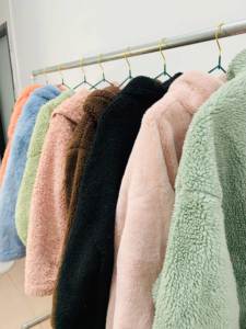 Bales de vestes <span class=keywords><strong>d</strong></span>'hiver <span class=keywords><strong>d</strong></span>'<span class=keywords><strong>occasion</strong></span> en gros <span class=keywords><strong>pour</strong></span> femmes sur le <span class=keywords><strong>site</strong></span> <span class=keywords><strong>d</strong></span>'achat en ligne Alibaba - Product Image 5