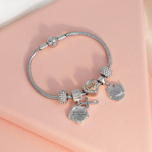 สร้อยข้อมือแฟชั่นผู้หญิง สไตล์ยุโรป-อเมริกา สีชมพู ประดับคริสตัลรูปหัวใจ <span class=keywords><strong>ด</strong></span>ีไซน์ทันสมัย สำหรับงาน DIY ลงอินสตาแกรม - Product Image 3