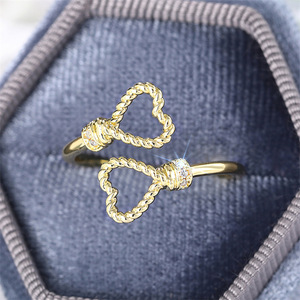 Anello in acciaio inossidabile a forma di cuore T0292 con zirconi incastonati a griffe per donna, gioiello romantico per fidanzamento - Product Image 2