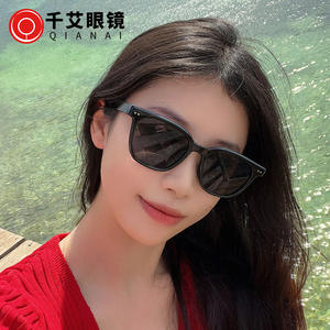 Gafas de Sol Gm Unisex con Marco Negro de PC, Protección UV400, Estilo con Remaches, para Conducir y Uso en la Calle - Product Image 5