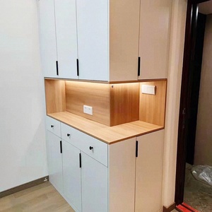 Armoire moderne avec portes coulissantes en verre et éclairage intégré pour le rangement et l'utilisation comme dressing - Product Image 4