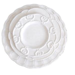Plato de cerámica con relieve blanco puro para fruta, vajilla de cerámica para juegos de platos de boda italianos, venta al por mayor, disponible - Product Image 1