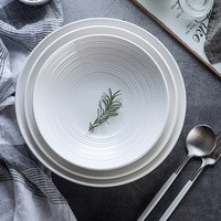 Assiette creuse en céramique blanche à motifs en relief, design créatif, en porcelaine solide, pour restaurant et maison, idéale pour soupes, salades et pâtes