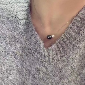 Collier en or 18 carats Mengling avec perle Akoya et perle noire de Tahiti, serti de pierres rondes, pendentif classique, bijoux pour femmes - Product Image 3