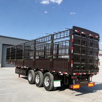 Semi-remorque à 3 essieux pour le transport de bétail (vaches, moutons, animaux) avec 50 bacs de chargement, idéale pour la canne à sucre, à vendre