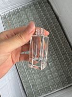 Flacon vide personnalisé de 10 ml en verre transparent carré de luxe pour huile à lèvres, étiquette privée, conteneur blanc pour brillant à lèvres, tube de brillant à lèvres avec embout métallique