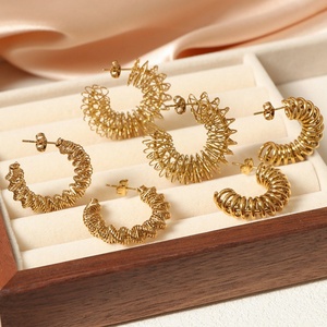 Pendientes Largos de Acero Inoxidable con Baño de Oro de 18K, Diseño de Espiral con Bola, Estilo Clásico para Fiesta - Product Image 2
