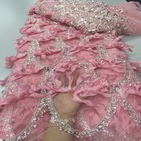 Nouveau tissu en maille de dentelle 100% polyester tissé, fortement brodé, orné de fleurs tridimensionnelles et de perles, pour robes de soirée et de mariage