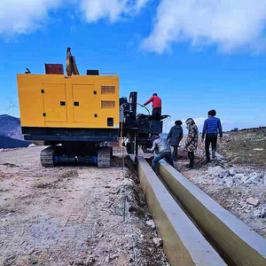 Machine à former des bordures en béton montée sur chenilles, capacité de production de 1500 mètres par jour, fonctionnement mobile - Product Image 3