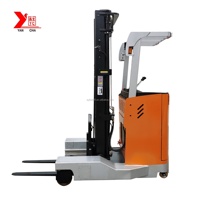 Chariot élévateur à fourche compact électrique YC Reach Truck, capacité de 1,5 tonne, batterie 48V, transmission intégrale, pour les entrepôts de vente au détail et les espaces restreints