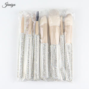 Ensemble de 9 pinceaux de maquillage de luxe en diamant brillant avec strass cristal pailleté, poignée de voyage de haute qualité pour les yeux et le fond de teint. - Product Image 4