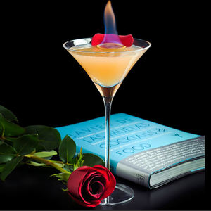 Verre à <span class=keywords><strong>martini</strong></span> élégant à long pied, verre à cocktail en cristal en forme de V pour la mixologie professionnelle, verre à boire à pied ultra-fin 200 ml - Product Image 6