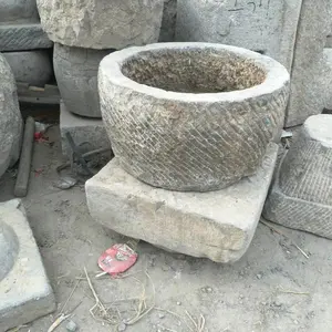 Reclamed vasos de pedra antigos de jardim
