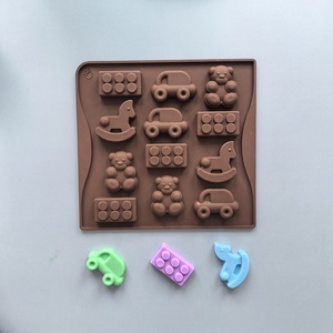 12 cavidades coche troyano oso <span class=keywords><strong>de</strong></span> peluche <span class=keywords><strong>molde</strong></span> <span class=keywords><strong>de</strong></span> <span class=keywords><strong>Chocolate</strong></span> <span class=keywords><strong>molde</strong></span> <span class=keywords><strong>de</strong></span> silicona <span class=keywords><strong>para</strong></span> dulces DIY bandeja <span class=keywords><strong>de</strong></span> bloques <span class=keywords><strong>de</strong></span> hielo bloque <span class=keywords><strong>de</strong></span> construcción <span class=keywords><strong>molde</strong></span> <span class=keywords><strong>para</strong></span> hornear galletas - Product Image 6