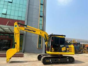 Excavatrice sur chenilles hydraulique Komatsu PC130LC-10M0 d'occasion du Japon, 13 tonnes, faible consommation de carburant, en stock, prête à l'exportation - Product Image 1