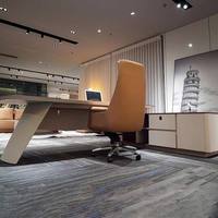 Mobilier de bureau de style italien : bureaux de direction haut de gamme et luxueux ; bureaux de PDG légers et opulents.