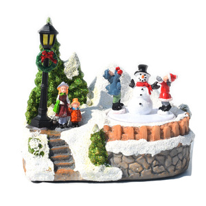 Maison de noël animée à éclairage Led en résine, maison de village lumineuse à fibre optique de noël avec Led multicolores - Product Image 1