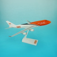 Modèle en plastique Tongde B747-400, échelle 1:200, longueur 35 cm, avion cargo TNT, cadeau d'affaires personnalisable, sérigraphié