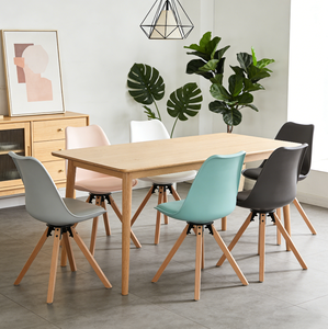 Chaise de salle à manger scandinave contemporaine, coque en PP blanc avec pieds en bois de hêtre, design minimaliste et épuré pour différents environnements - Product Image 2