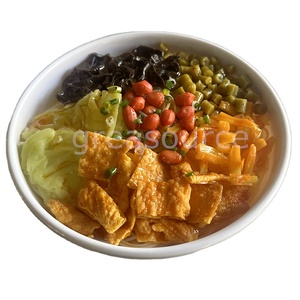 Auténtica Sopa Luosifen de Fideos de Arroz con Caracoles, Picante y Aromática, con Brotes de Bambú en Conserva y Hierbas Frescas, Modelo de Comida para Exhibición en Tiendas - Product Image 1