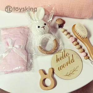 Ensemble cadeau pour bébé unisexe nouveau-né, clip pour sucette doux et couverture pour la douche, emballé dans une boîte cadeau élégante de style jouet - Product Image 1