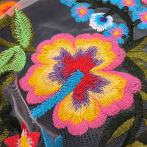 Encaje Soluble en Agua Bordado con Flores de Colores Brillantes, Diseño Floral Brillante Ecológico, Textil 100% Poliéster - Product Image 3