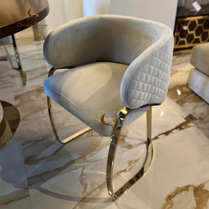 <span class=keywords><strong>Chaise</strong></span> de salle à manger d'appoint luxueuse en <span class=keywords><strong>velours</strong></span> matelassé avec base <span class=keywords><strong>cantilever</strong></span> en métal doré, <span class=keywords><strong>chaise</strong></span> de salle à manger moderne - Product Image 1