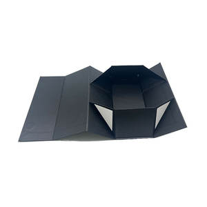 Boîte <span class=keywords><strong>à</strong></span> parfum en papier cartonné recyclable de petite taille, noire, avec rabat magnétique, sur mesure par le fabricant - Product Image 5