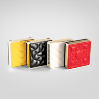 Surface carrée en cuir avec étui compact à motifs, plateau de crème en poudre, étui de fond de teint en plastique