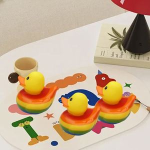 Lot promotionnel de mini canards en caoutchouc arc-en-ciel de 2 pouces, jouets de bain flottants sécurisés pour la baignoire, avec logo personnalisé et couleurs éducatives - Product Image 4