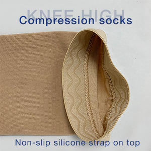 Calcetines de Compresión con Banda de Silicona Antideslizante 20-30mmHg, Medias de Soporte para Pantorrillas Anchas con Punta Abierta para Hinchazón y Várices - Product Image 4