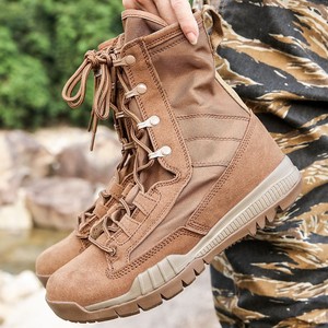 Botas de combate ligeras para exteriores más vendidas para invierno, zapatos de senderismo de entrenamiento de seguridad a la moda, suelas de goma con forro de malla - Product Image 1