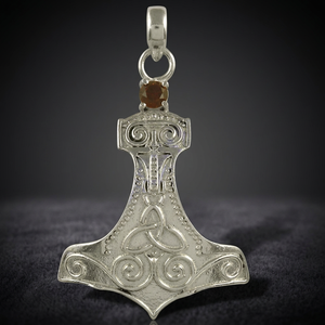 Art Palace Colgante Martillo de Thor de Plata 925 con Piedra Granate, Amuleto de Estilo Vintage, Joyería Elegante Unisex para Uso Diario y Regalo - Product Image 3