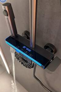 Couverture de douche LED contemporaine de luxe à 4 fonctions Massage corporel électrique en laiton Affichage numérique plein écran Céramique chromée - Product Image 5