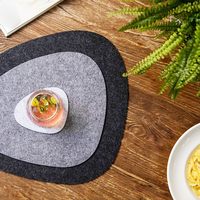 Nouveauté : Ensemble de sets de table en feutre antidérapant écologique au design personnalisé - Gris irrégulier, moderne, de qualité supérieure, pour table à manger et sous-main de bureau