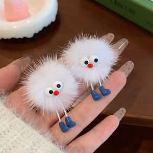 Boucles d'oreilles fantaisie en forme de petites boules de charbon moelleuses pour filles, avec pompons et expressions amusantes, pour l'automne et l'hiver {Boucles d'oreilles} - Product Image 6