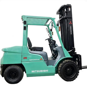 Montacargas Diésel Mitsubishi de 3.5 Toneladas, 90% Nuevo, con Mástil de Tres Secciones, 4500 kg de Peso, 0-2000 Horas de Uso, para Interiores - Product Image 1