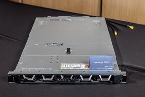 ความหนาแน่นสูงสุดสำหรับเซิร์ฟเวอร์แร็ค PowerEdge R6625 1U รองรับไดรฟ์ 10x2.5 นิ้ว EPYC 9534 2.45GHz 8GB RDIMM 3200MT/s รับประกัน 3 ปี มีสินค้าในสต็อก - Product Image 2
