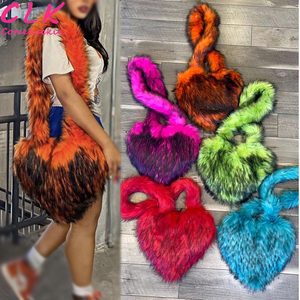 Borsa a Tracolla a Forma di Cuore in Ecopelliccia, Borse di Lusso Invernali per Signore, Borsa a Tracolla Soffice per Trucco e Bellezza - Product Image 1