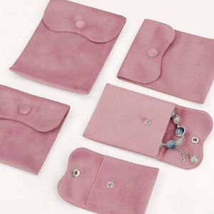 Pochette cadeau en velours rose avec bouton, petite pochette à rabat pour bijoux - Product Image 6