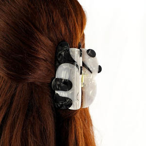 Yyi 9.3cm प्यारा sleing बिल्ली और पांडा जानवर के पंजा क्लिप उत्कीर्ण बाल पंजे बालों वाली महिलाओं - Product Image 6